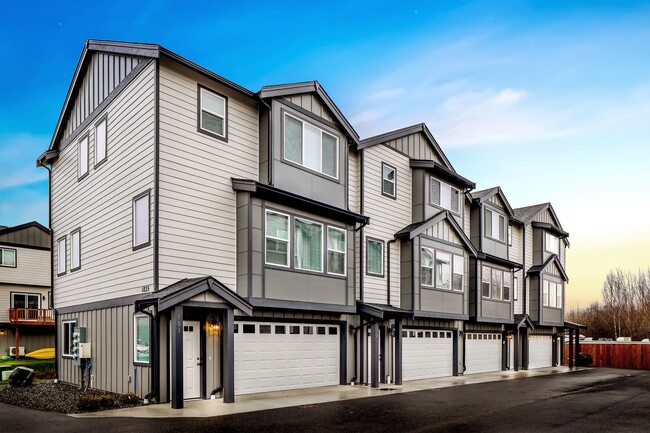 Building Photo - 1841 Eastgate Loop Unit 103