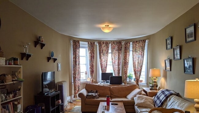 Photo - Very Nice 3 bed 1.5 Bath in Coolidge Corner....