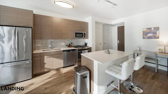 347 W Chestnut St Unit 911