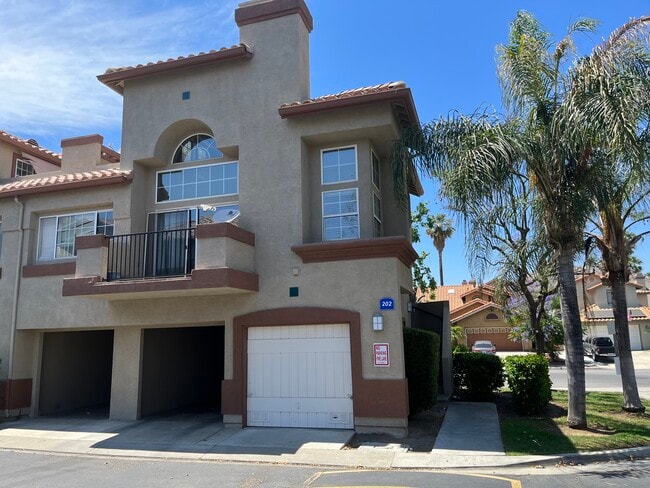 Building Photo - 2951 Vía Toscana Unit 202