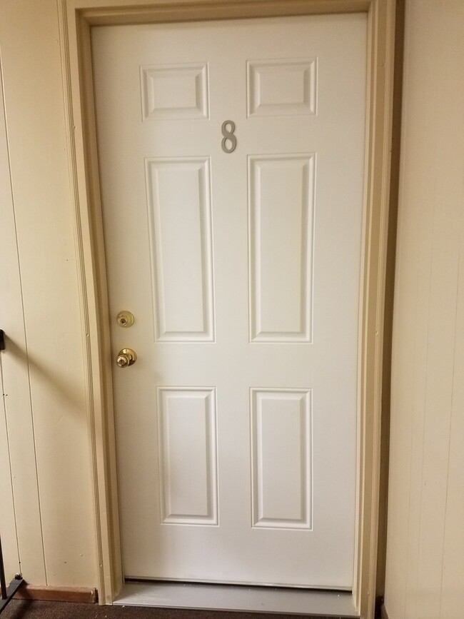 Large Two Bedroom Apt - Large Two Bedroom Apt