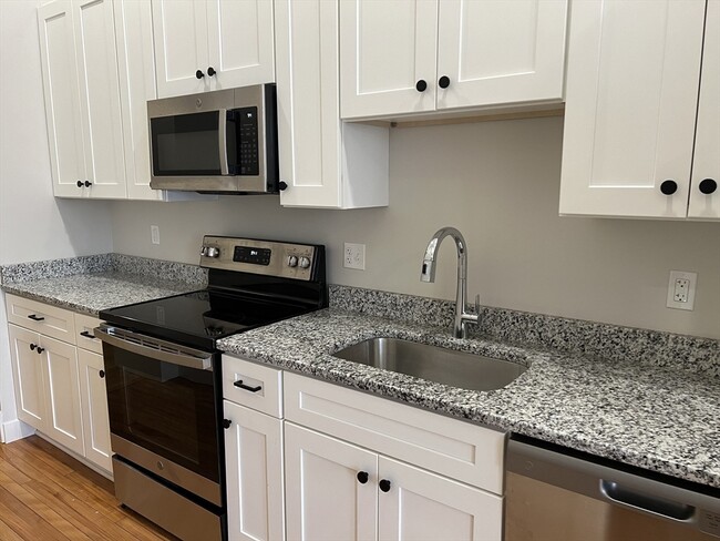 Building Photo - 34 St Joseph St Unit 9