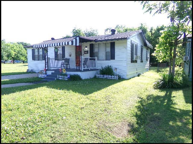 Building Photo - 814 G St