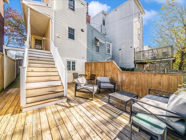 Photo - 313 S Market St