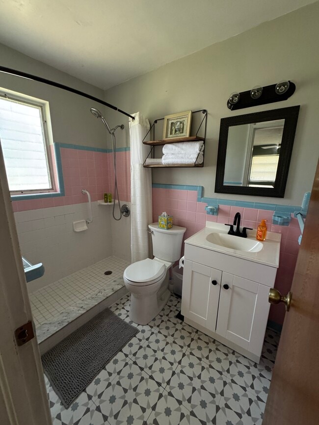 Photo - 701 Chicago Ave