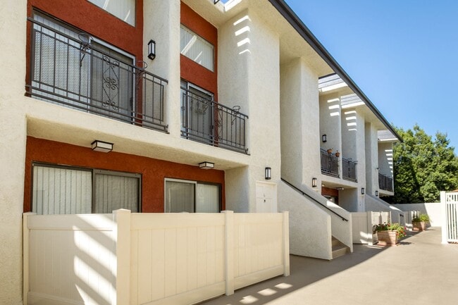 Chatsworth Plaza Apartments - Chatsworth Plaza Apartments