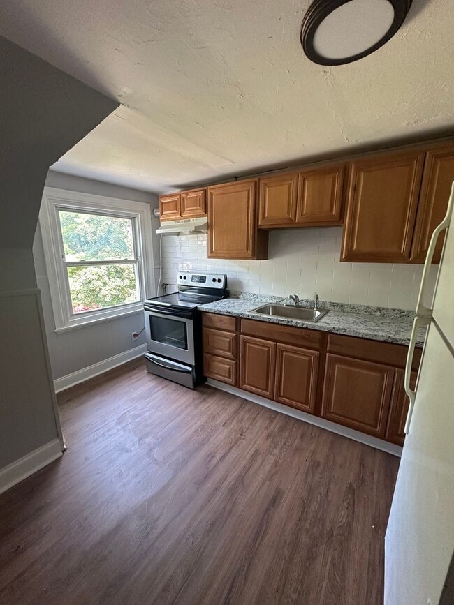 Photo - 3RD FLOOR Apartment For Rent! 1bed/1 Bath Unit 3
