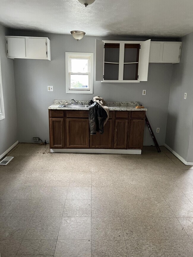 Photo - 309-311-311 Frost Ave