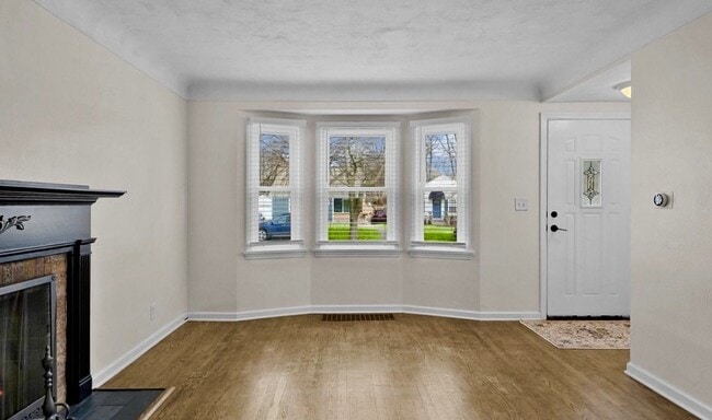 Photo - 1130 Ottillia St SE