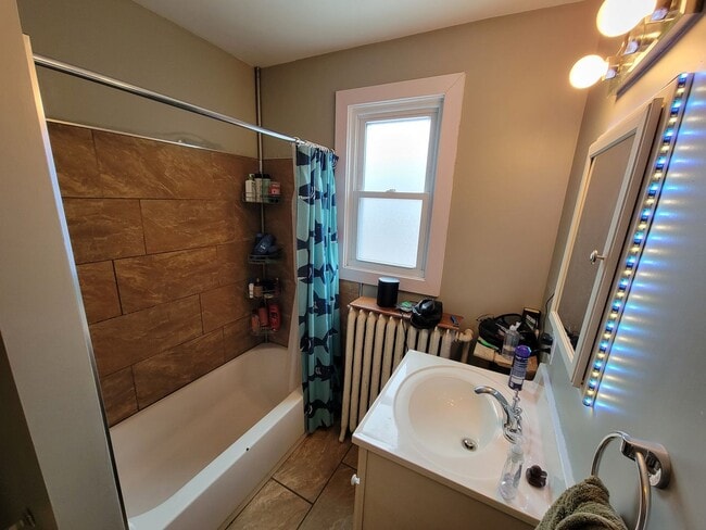 Photo - AVAILABLE JUNE -  4 Bed 1 Bath Townhome