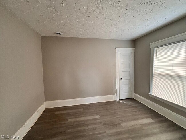 Photo - 7411 Cornelia Ave Unidad 2