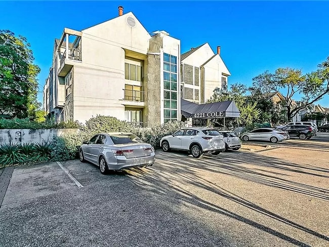 Building Photo - 3rd level Bird's Nest with downtown Dallas Unit 4221 Cole Ave, #305, Dallas TX 75205