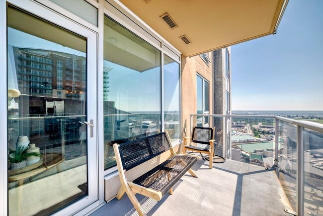 Building Photo - 1320-2503-1321 1st St SE