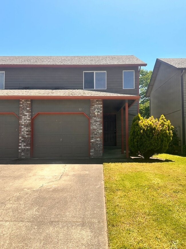 Photo - Large 2-story Duplex ~ 3 Bed / 1.5 Bath Unit 2607
