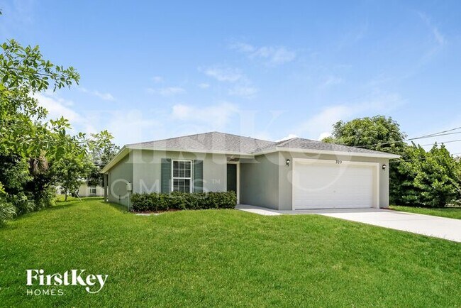 Photo - 309 NW Granadeer St