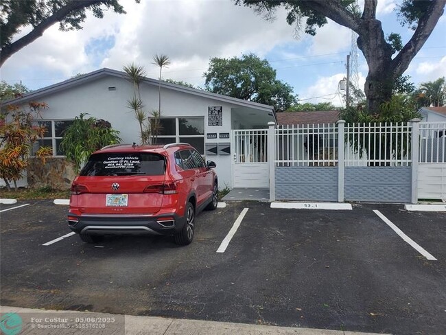 Photo - 3951 SW 51st St Apartment Unit 1