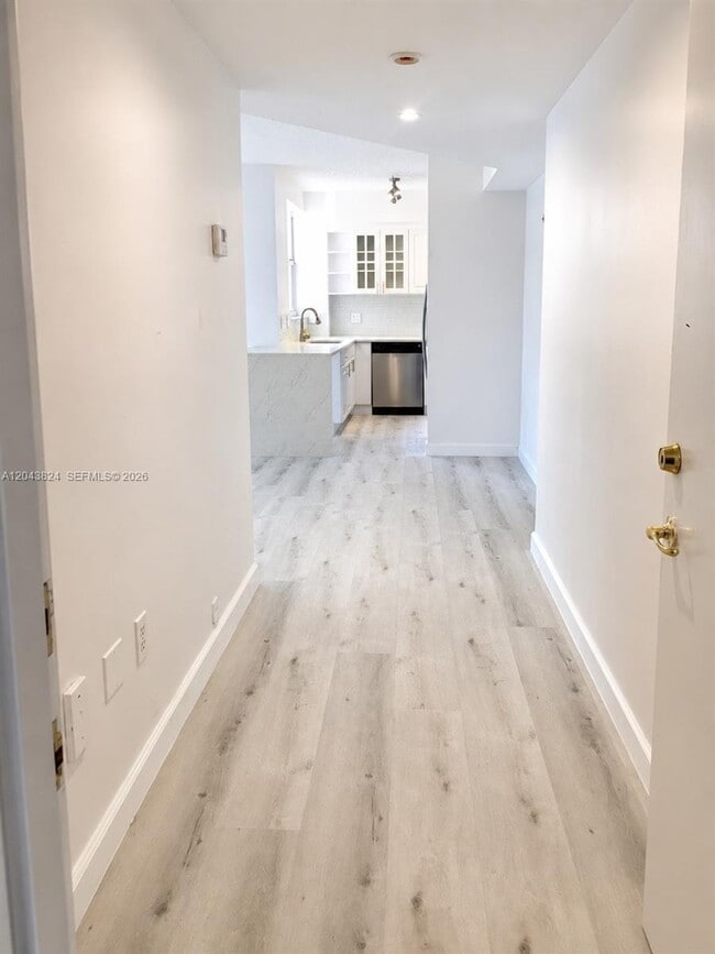 Building Photo - 1824 Brickell Ave Unit 2B