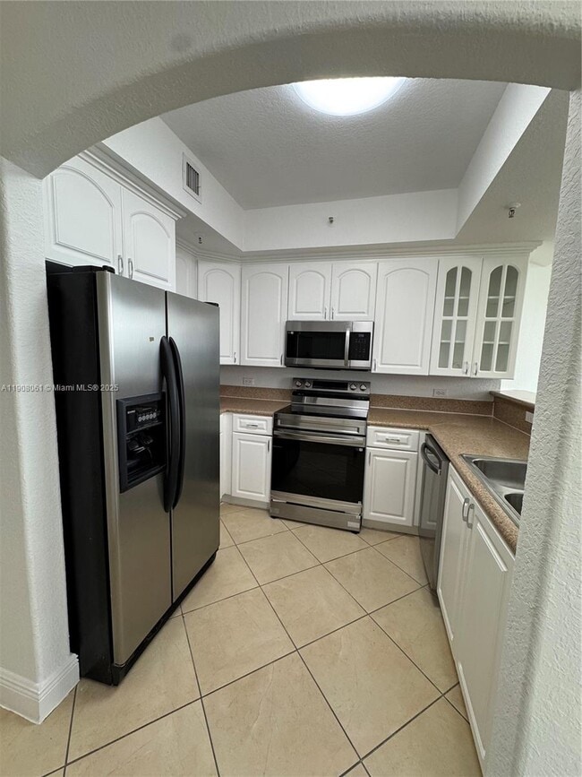 Photo - 2301 SW 27th Ave Unidad 706 Rental