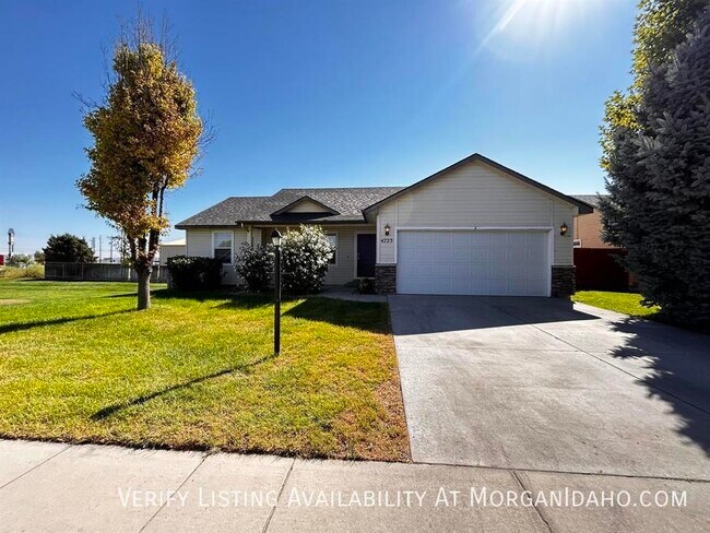 2-car garage in convenient location w/ pat... - 2-car garage in convenient location w/ pat... House