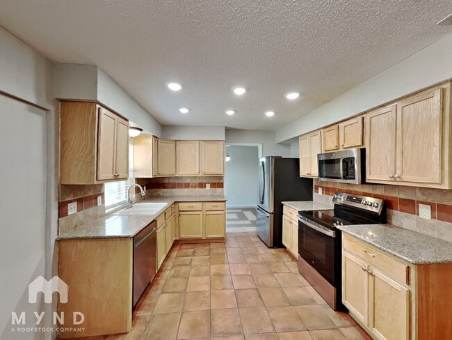 Photo - 605 Pyramid Dr