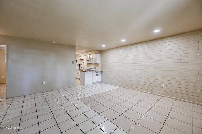 Photo - 430 W 3rd St Unit 3