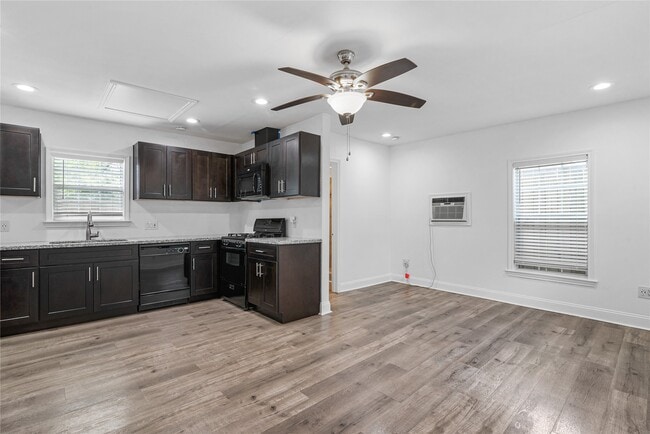 Photo - 320 Coronado St