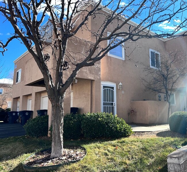 Building Photo - Gated community, 2 Br, 2.5 Ba w/ appliance... Rental