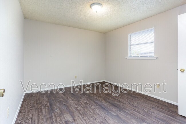 Photo - 102 E Cheryl Dr Unidad 6