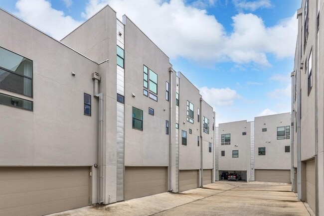 Photo - 6000 S Congress Ave