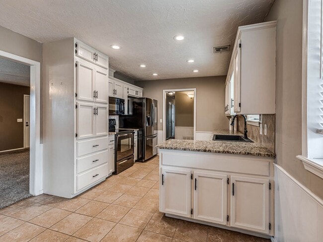 Photo - Beautiful 3 bedroom home in the heart of Coweta!