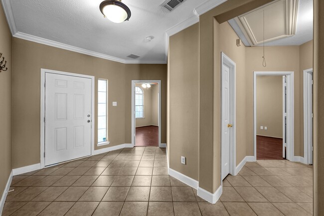 Photo - 952 Crannog Way