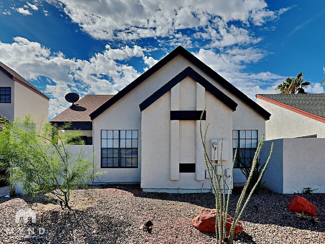 Building Photo - 2265 W Ross Ave