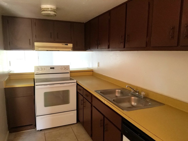 Photo - Palm Lake Apartments