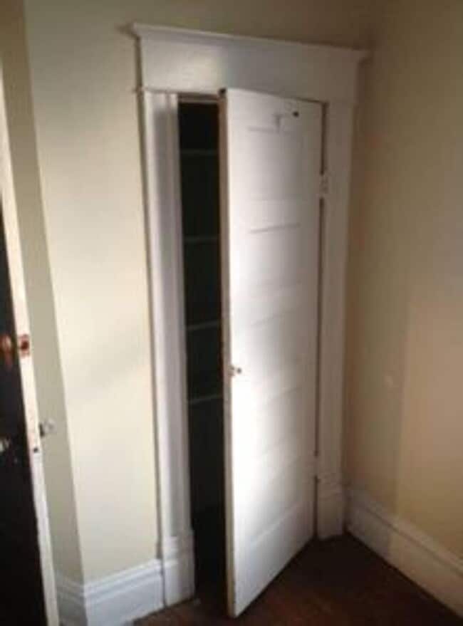 Building Photo - 5 bed 2 bath, central all electric HVAC, laundry, fenced yard house!