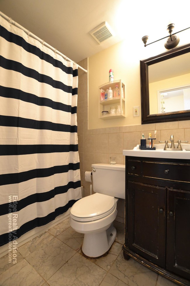 Photo - 132 Lake Shore Rd Unidad 2