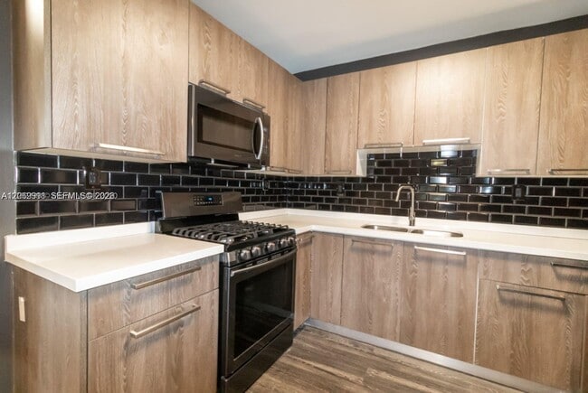Building Photo - 733 85th St Unit B