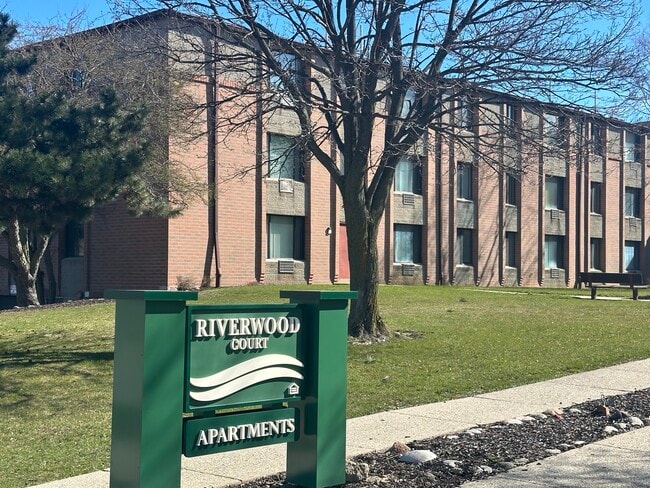 Riverwood Court Apartments