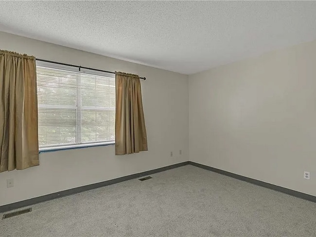 Photo - 2102 Victoria Ct