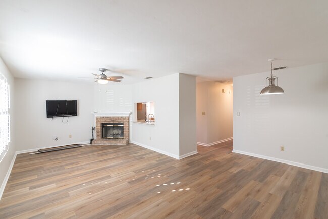 Photo - 2044 Gardenbrook Ln