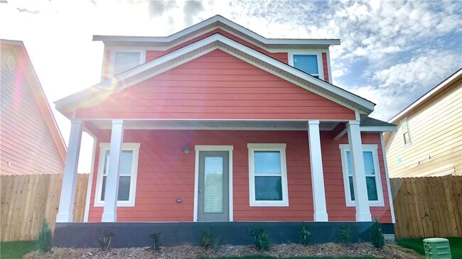 Building Photo - 1775 N Izard Ln