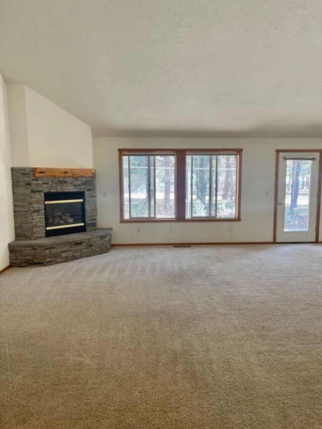 Lovely single level home in SW Bend! Rental House Rental in Bend, OR