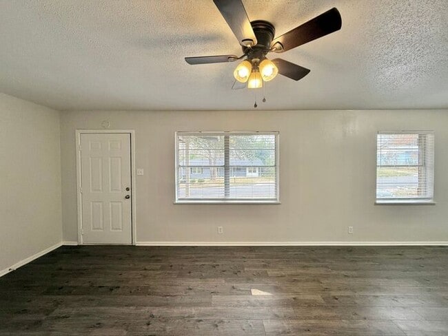 Photo - Tour Today! 3 Bed 1 Bath home in Tyler!