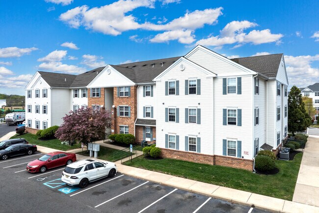 Primary Photo - Bradford Pointe Apartments