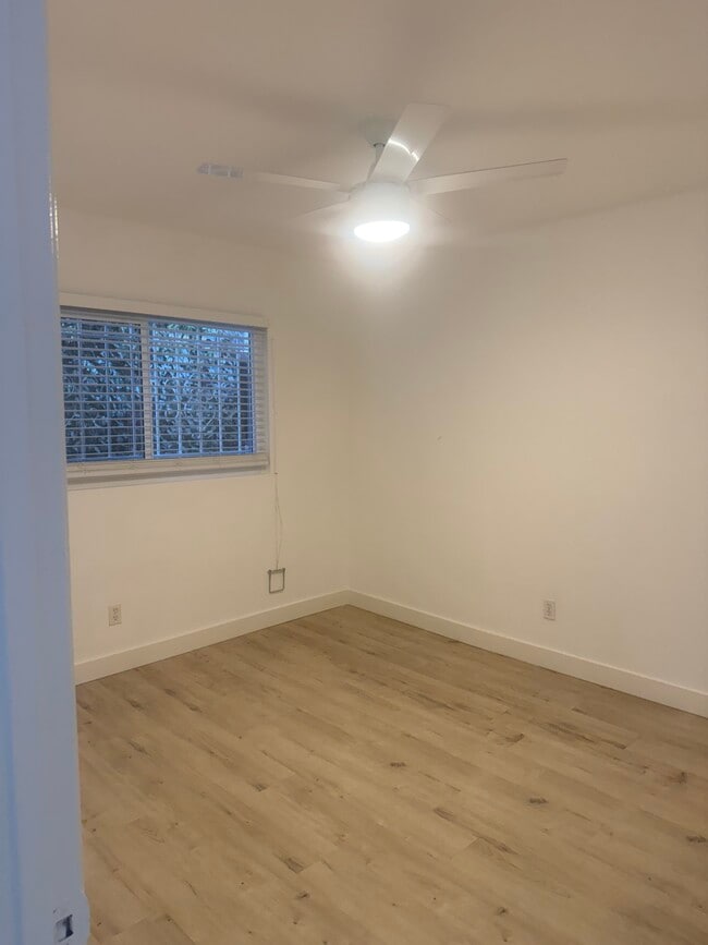 Photo - 1121 University Blvd W