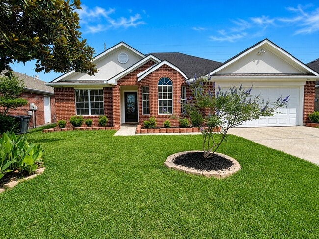 Photo - 18523 Spinney Ln