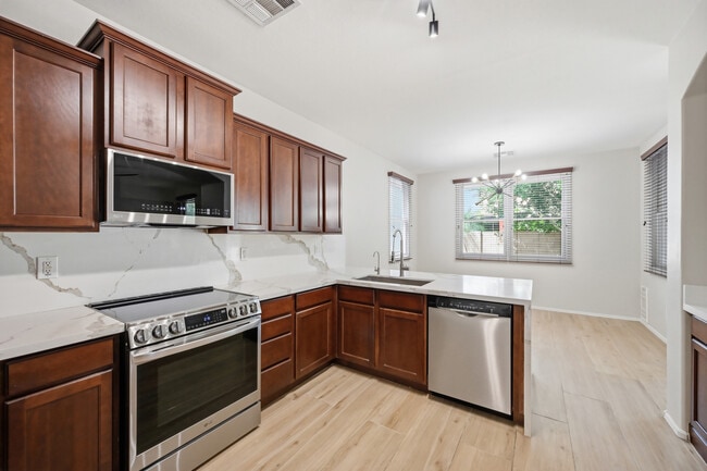 Photo - 2250 E Wayland Dr