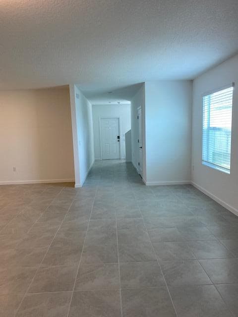 Photo - 622 Papillon St SW