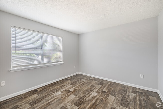 2BR, 1.5BA Townhouse - 980SF - Living Room - Brandywine Townhomes