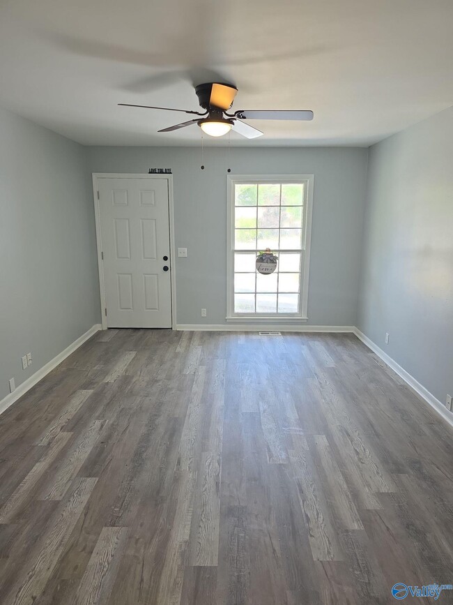 307 Mockingbird Rd SE