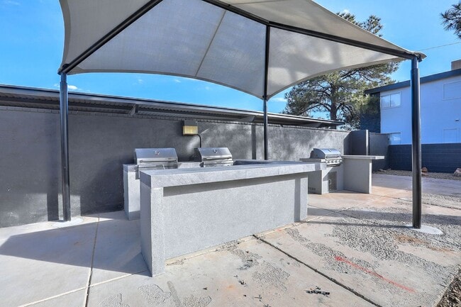 Photo - The Valencia Apartments